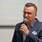 Zastępca prezydenta Rafał Rudnicki zabiera głos podczas uroczystości