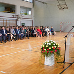 Pan Leszek Kochanowski Dyrektor XIV Liceum Ogólnokształcącego zabiera głos podczas uroczystości 