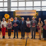 Nauczyciele wraz z prezydentem Tadeuszem Truskolaski podczas Dnia Edukacji Narodowej 