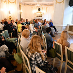 Uczestnicy spotkania słuchają wykładu dr Artura Konopackiego