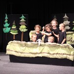 Dzieci z zespół teatralnego ARLEKIN w czasie występu