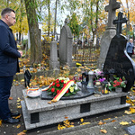 Zastępca prezydenta Rafał Rudnicki składa hołd przy grobie Julitty Ślendzińskiej 