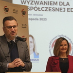 Zastępca prezydenta Rafał Rudnicki zabiera głos podczas konferencji