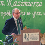 Dyrektor Szkoły Podstawowej Tadeusz Marek Gaszyński zabiera głos podczas uroczystości