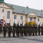 Salwa honorowa w wykonaniu Wojska Polskiego