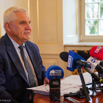 Prezydent Tadeusz Truskolaski odpowiada na pytania dziennikarzy 