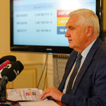 Prezydent Tadeusz Truskolaski przemawia podczas wydarzenia 