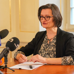 Dyrektor Departamentu Urbanistyki i Architektury Agnieszka Rzosińska przemawia podczas konferencji prasowej