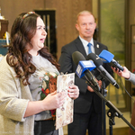 Joanna Kozłowska prezes Fundacji Szamto przemawia podczas konferencji prasowej 