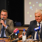 Zastępca prezydenta Rafał Rudnicki przemawia podczas konferencji prasowej 