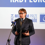 Dyrektor Muzeum Pamięci Sybiru Wojciech Śleszyński przemawia podczas wydarzenia