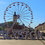 Koło widokowe, w tle: Ratusz