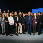 Wszyscy uczestnicy spotkania z prezydentem Tadeuszem Truskolaskim na wspólnym zdjęciu 