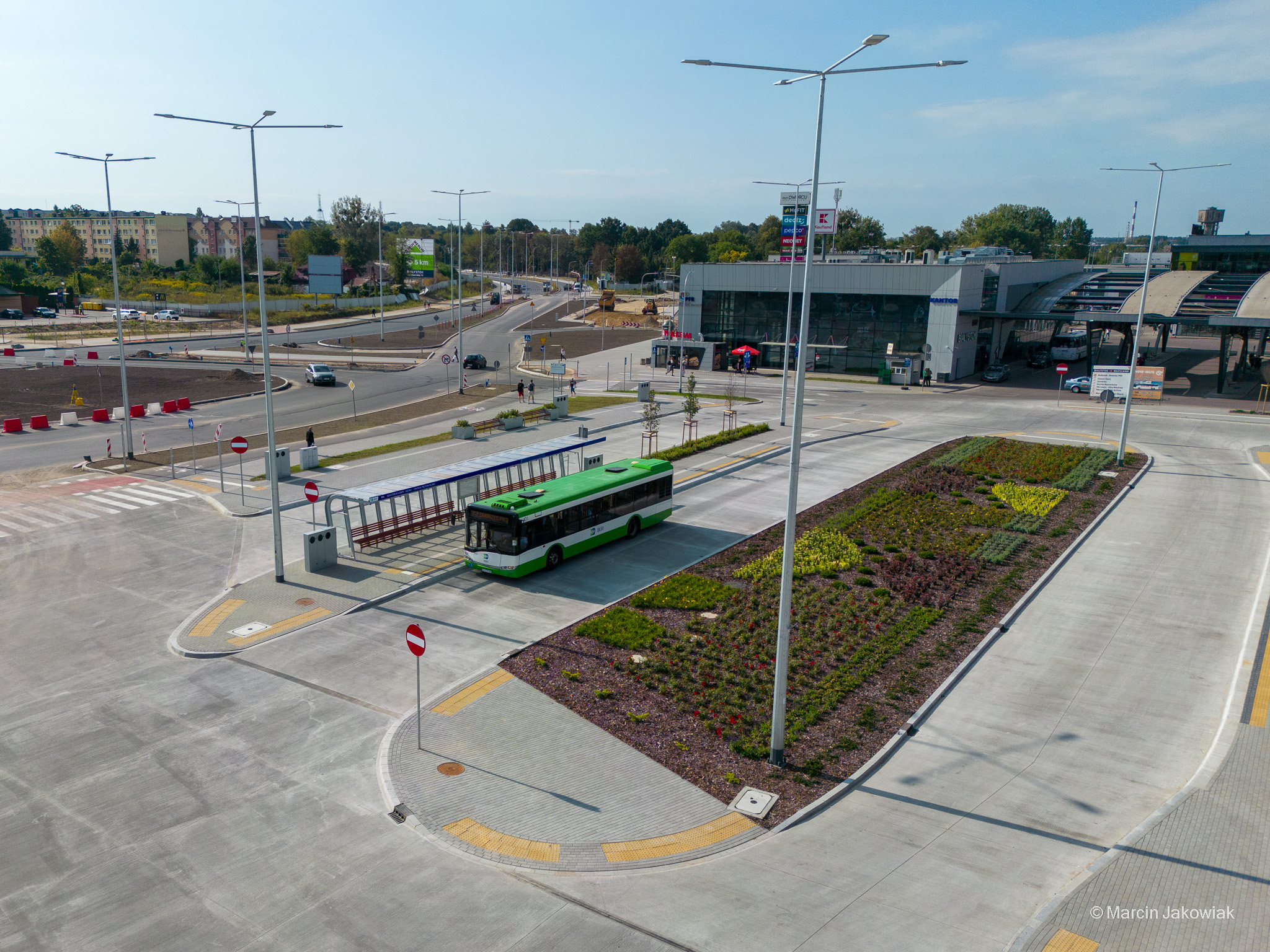 Widok na centrum przesiadkowe oraz dworzec PKS z lotu ptaka