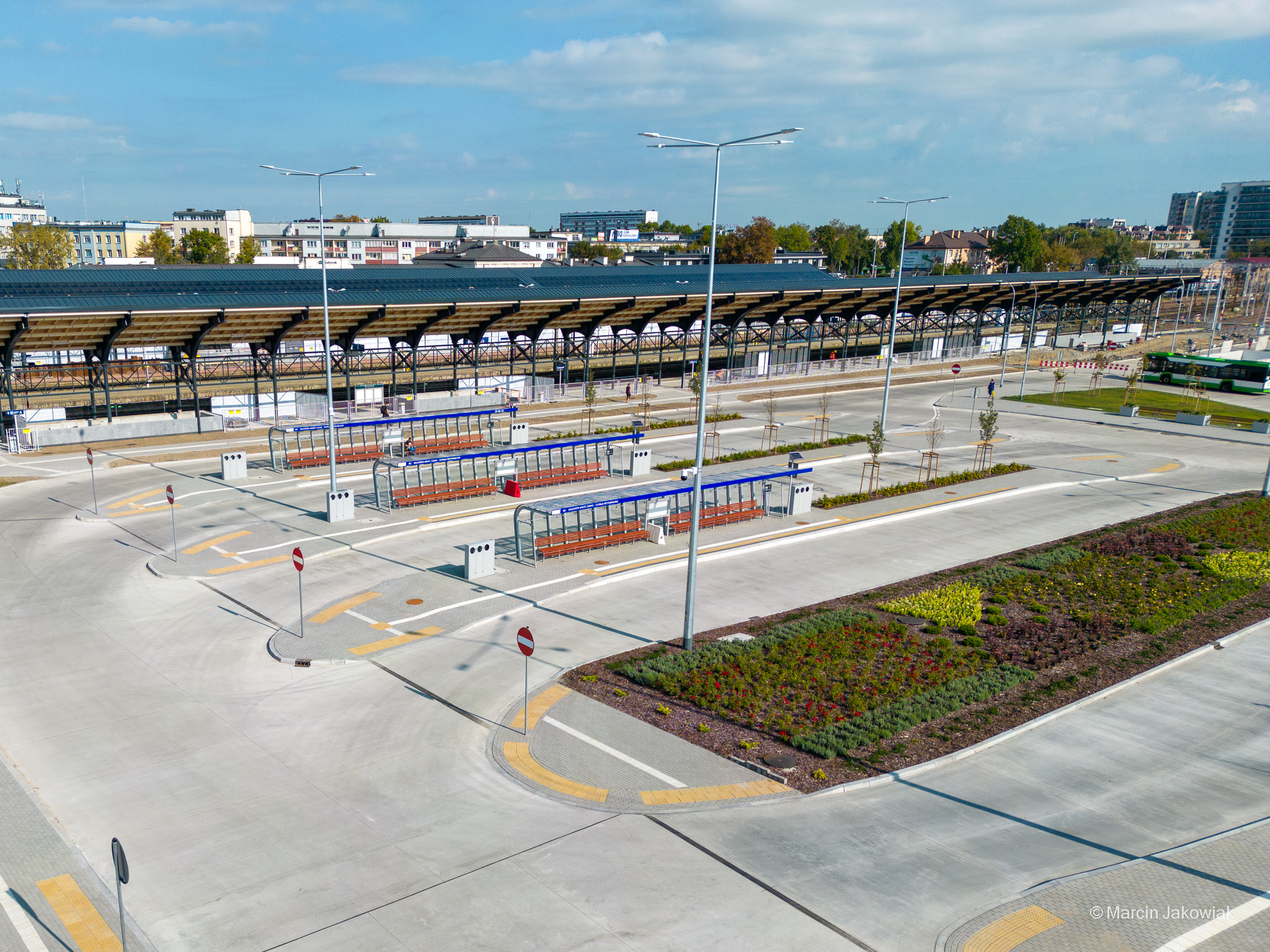 Widok na centrum przesiadkowe oraz dworzec PKP z lotu ptaka