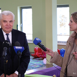 Prezydent Tadeusz Truskolaski odpowiada na pytanie dziennikarki