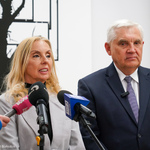 Dyrektorka Galerii Śleńdzińskich Jolanta Szczygieł- Rogowska przemawia podczas spotkania