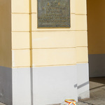 Światło pamięci znajdujące się pod tablicą upamiętniającą żołnierzy Armii Krajowej