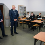 Prezydent Tadeusz Truskolaski odwiedza uczniów podczas zajęć lekcyjnych