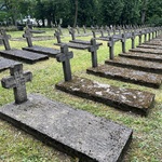 Cmentarz - widok na nagrobki
