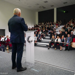 Prezydent Tadeusz Truskolaski przemawia z mównicy