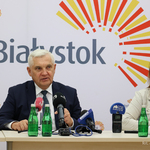 Prezydent Tadeusz Truskolaski odpowiada na pytania dziennikarzy