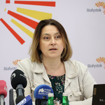 Dyrektor Biura Funduszy Europejskich Ewa Bajdałów przemawia podczas konferencji prasowej