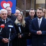 Prezydent Tadeusz Truskolaski oraz Aleksadnra Gajewska przemawiają podczas konferencji prasowej 