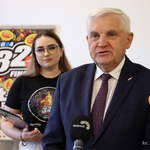 Prezydent Tadeusz Truskolaski przemawia podczas konferencji prasowej 