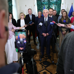 Prezydent Tadeusz Truskolaski odpowiada na pytania dziennikarzy