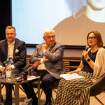 Dyrektor Białostockiego Ośrodka Kultury Grażyna Dworakowska mówi do mikrofonu