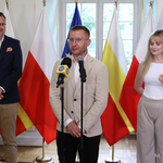 Paweł Pietruk mówi do mikrofonu