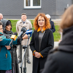 Rektor Marta Kosior-Kazberuk mówi do mikrofonów podczs konferencji