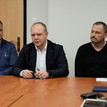 Prezes Zarządu Spółki Lech Michał Stefanowicz wypowiada się podczas spotkania zespołu do spraw realizacji basenu miejskiego w Białymstoku.