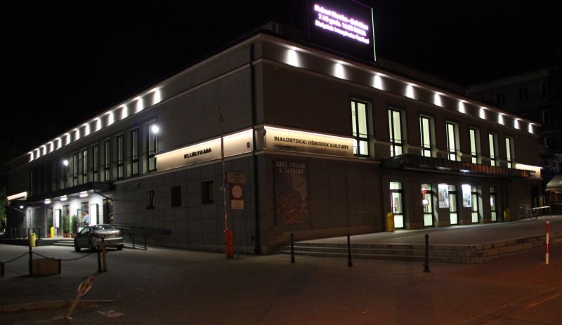 Białostocki Ośrodek Kultury nocą