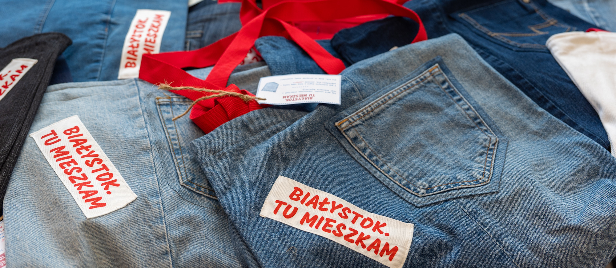 Torby z napisem „Białystok tu mieszkam”.