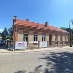 Zakończona inwestycja, tablice na ogrodzeniu