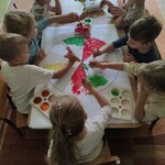 Przedszkola BOF - ruszyły zajęcia dowolne w ramach dwóch kompetencji - dzieci malują