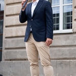 Poseł na Sejm Krzysztof Truskolaski mówi do mikrofonu.