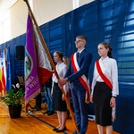 Szkolny poczet sztandarowy.