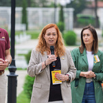 Zastępczyni prezydenta Eliza Cybulko przemawia do mikrofonu podczas wydarzenia.