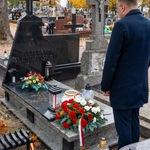 Zastępca prezydenta Rafał Rudnicki odwiedza grób Julitty Śledzińskiej 