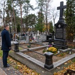 Zastępca prezydenta Rafał Rudnicki na cmentarzu 