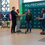 Karol Pilecki zabiera głos podczas konferencji prasowej 