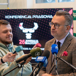 Zastępca prezydenta Rafał Rudnicki odpowiada na pytanie dziennikarza 