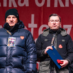 Prezydent Tadeusz Truskolaski stoi na scenie 