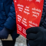 Naklejki: czerwone serduszka z białym napisem Wielka Orkiestra Świątecznej Pomocy 