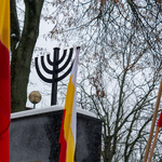 Zbliżenie na Pomnik Wielkiej Synagogi 