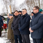 Zastępcy prezydenta Rafał Rudnicki, Tomasz Klim oraz inni uczestnicy wydarzenia stoją na świeżym powietrzu 