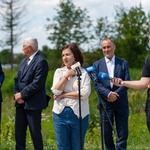 Mieszkanka bloków komunalnych udziela wywiadu.